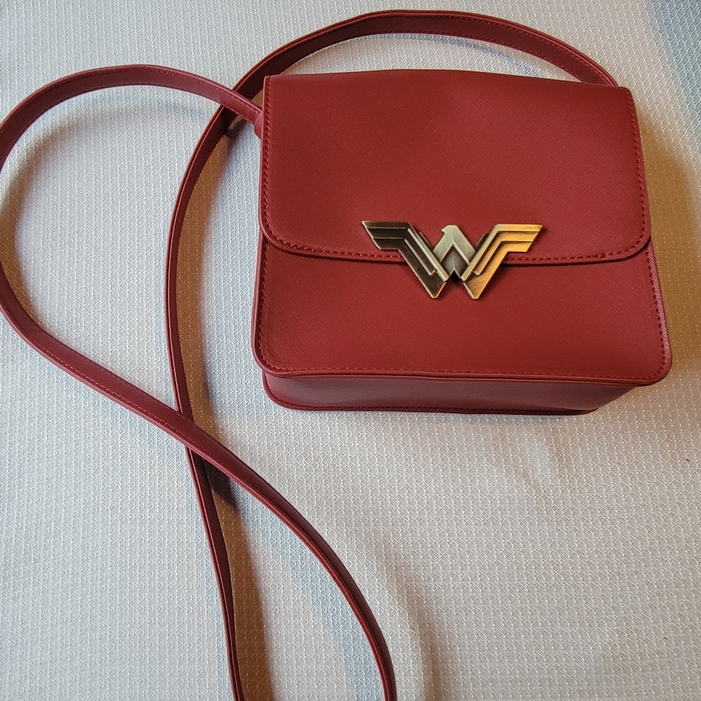 Wonder Woman Red Crossbody